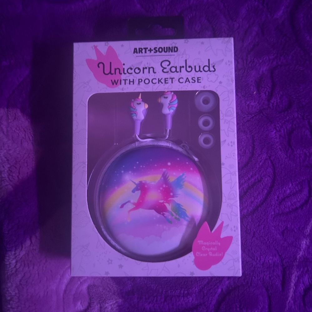 Inside the Box:
☆ Wired Earbuds
☆ Pocket Case
☆ Replaceable Silicone
☆ Eartips